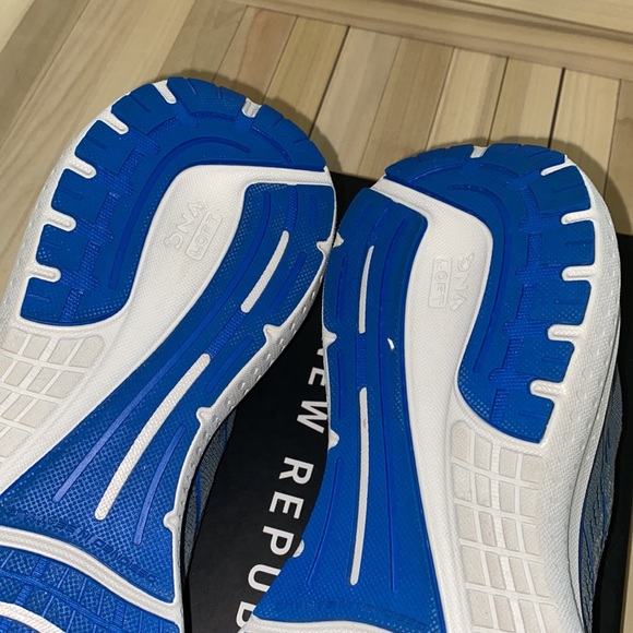 Brooks Glycerin 19 Size 8.5 (2E) - Picture 9 of 9